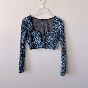 💜 7 for $15 💜 wire crop top blue leopard
